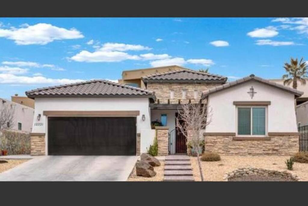 Desert Dream 4 Bedroom 3 Ba With Game Room And Outdoor Patio & Grill