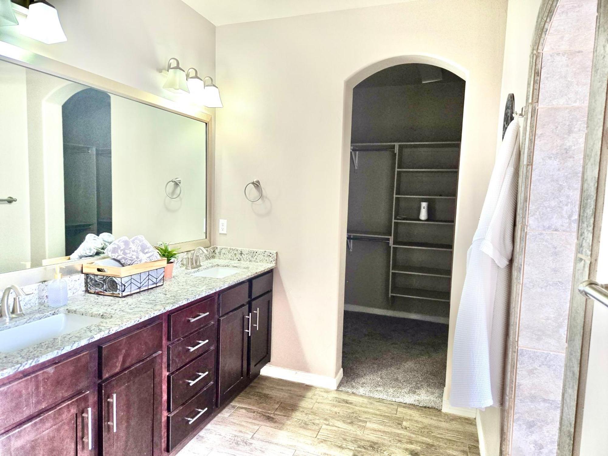 Desert Dream 4 Bedroom 3 Ba With Game Room And Outdoor Patio & Grill Villa *